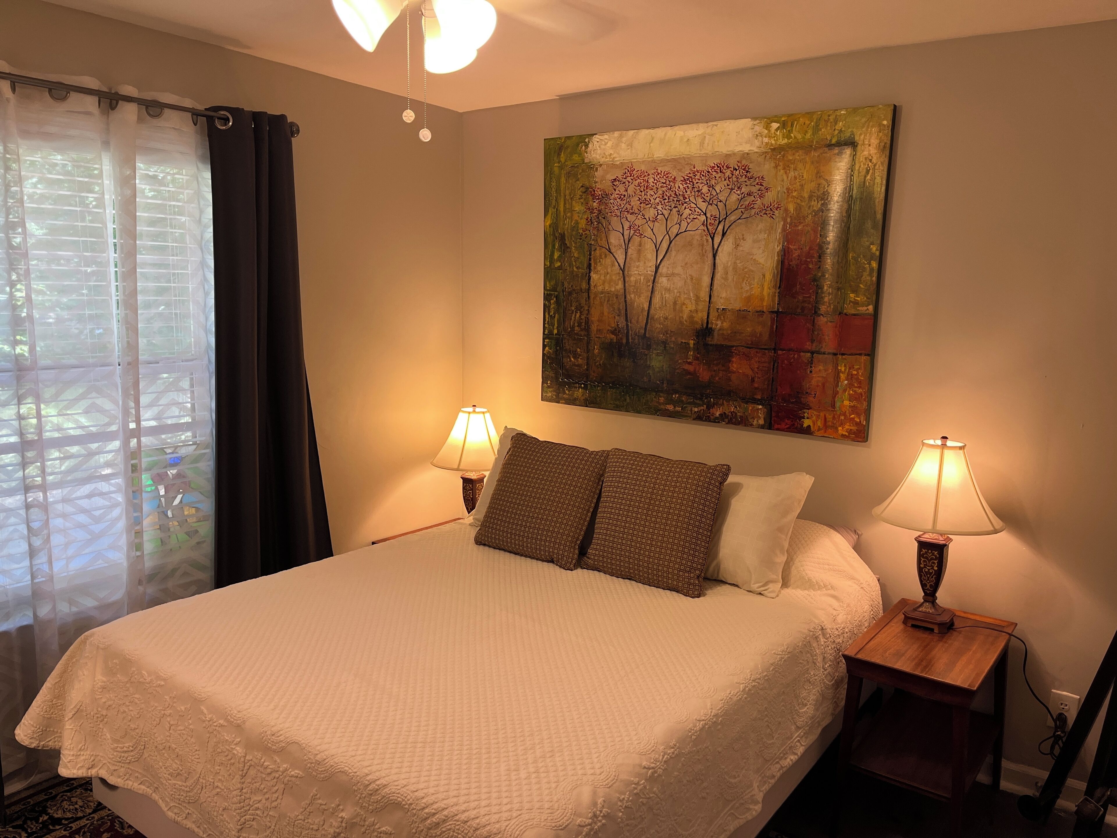 3 bedrooms, desk, iron/ironing board, WiFi (free)