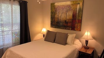 3 bedrooms, desk, iron/ironing board, WiFi (free)