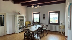Dining - Casa San Rocco Piemonte - bjergtop - 360 udsigt - pool. (Montabone)