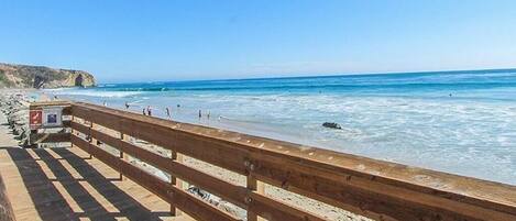 Beach nearby, sun-loungers, beach towels