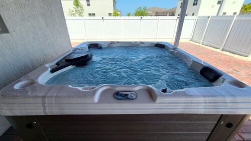 One Story Luxury Villa with Hot Tub