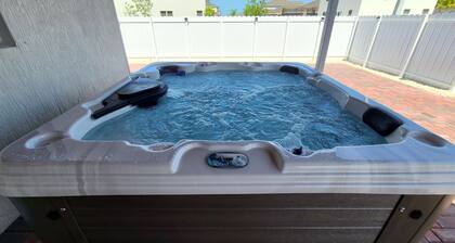 One Story Luxury Villa with Hot Tub