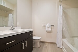Apartemen Mewah, 2 kamar tidur | Kamar mandi | Perlengkapan mandi gratis, pengering rambut, handuk, dan sabun