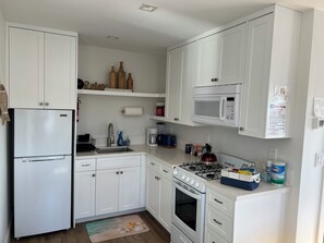 冰箱、微波炉、烤箱、炉灶