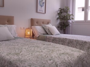 3 bedrooms, iron/ironing board, Internet, bed sheets - Del Parque Flats Puerto (Malaga)