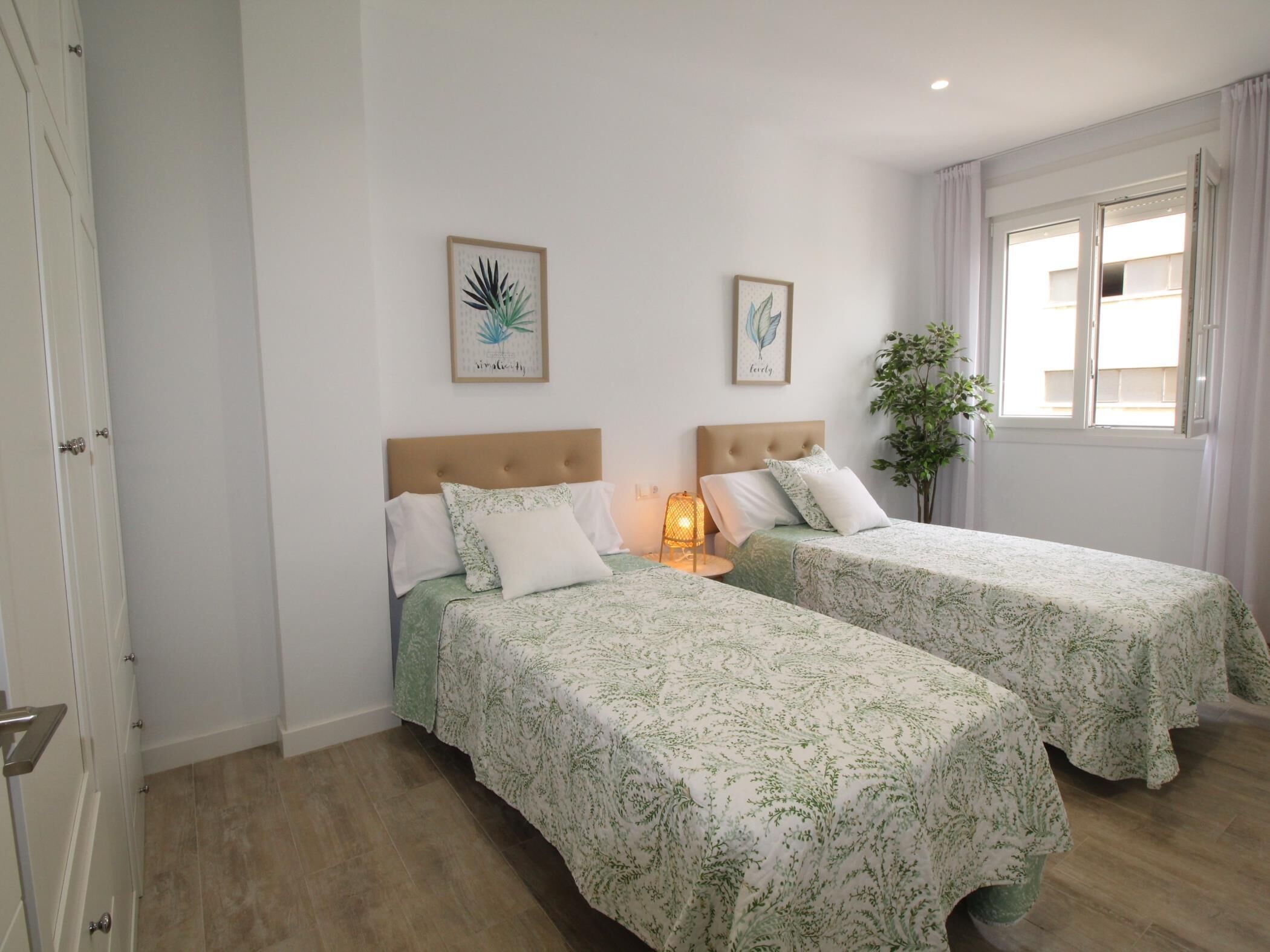 3 slaapkamers, een strijkplank/strijkijzer, internet, beddengoed