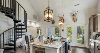 Woodland Gameday Getaway Near Tuscaloosa – Pond Views, Pavilion, Firepits & More