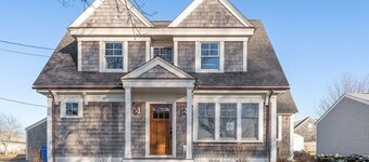 Newly remodeled home-Stay close to beach w/easy access to Newport