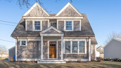 Newly remodeled home-Stay close to beach w/easy access to Newport