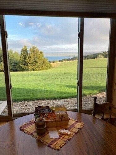 Chamberlain 2 Bedroom Cabin, Sleeps 4-6, Great View,  Boat/Camper Parking, Quiet