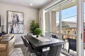 Dining - New Luxurious & Beautiful! - 2br/2ba w/ Pool! (New Orleans)