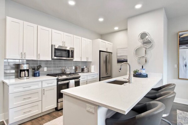 Fridge, microwave, oven, stovetop