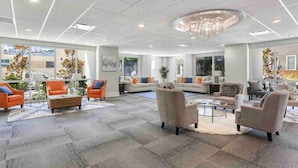 A spacious lobby with a modern design, featuring a mix of seating areas and a central coffee table. - New Luxurious & Beautiful! - 2br/2ba w/ Pool! (New Orleans)