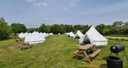 The Elm Tent 4 Persons Glamping in Woodlands