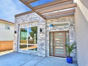 Exterior detail - BRAND NEW LISTING! LUXURY MODERN HOME! GOLF COURSE VIEW! (Victorville)