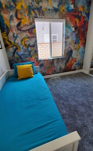 3 bedrooms, desk, iron/ironing board, free WiFi