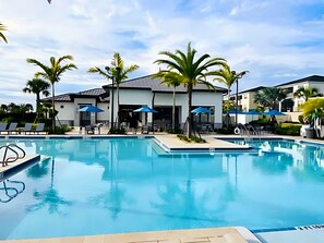 A heated pool - Poolside escape near Disney. Short walk to resort pool area! (Davenport)