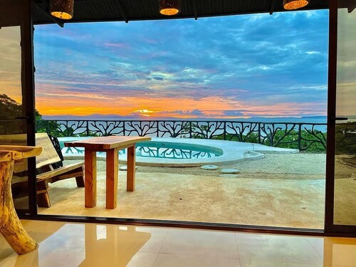 Terrace Deluxe suite Private Pool & ocean view 