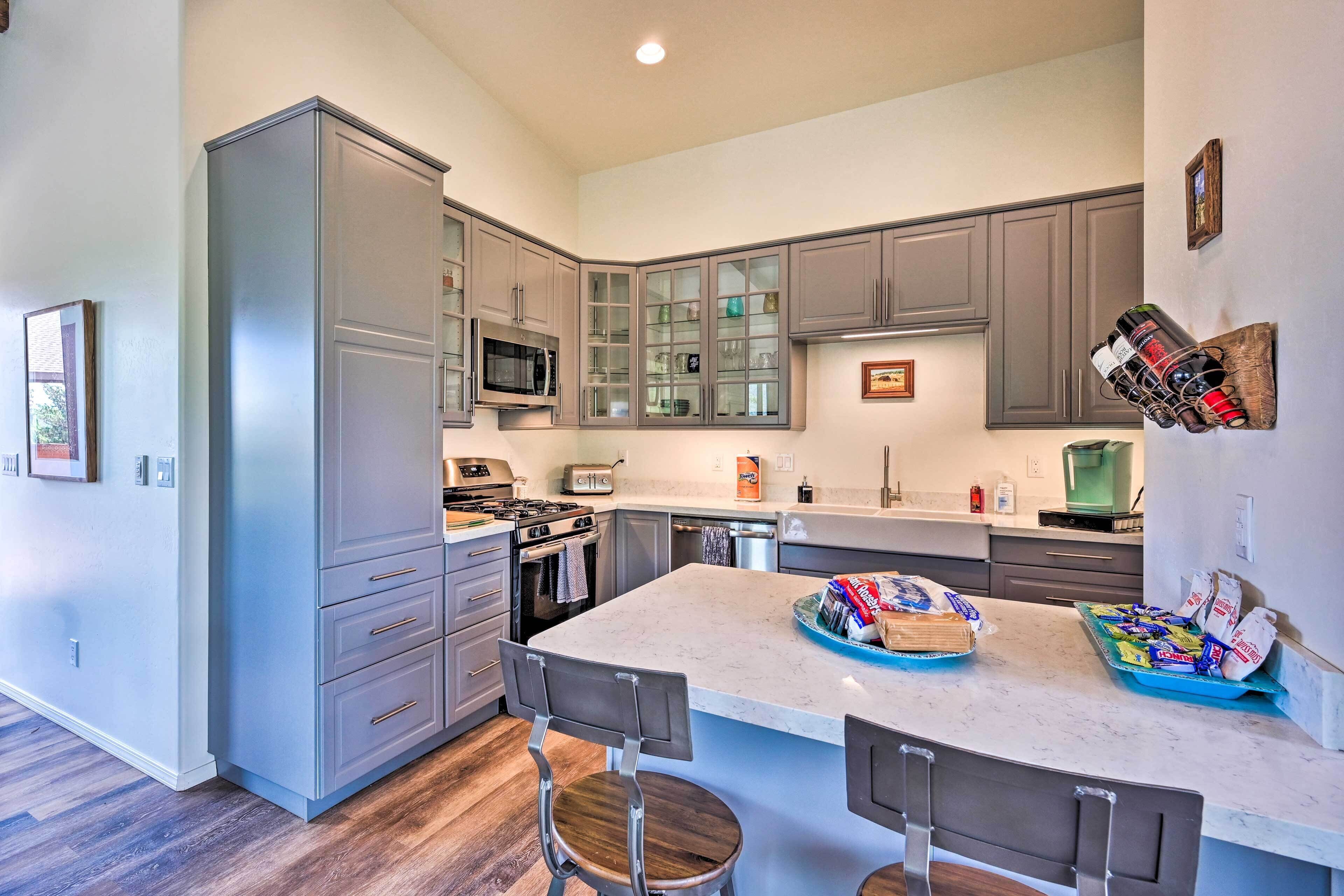 Fridge, microwave, stovetop, dishwasher