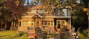Cozy Crystal Lakefront Cottage