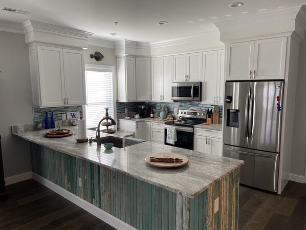 Fridge, microwave, oven, stovetop - Promise Land Gem (Morehead City)