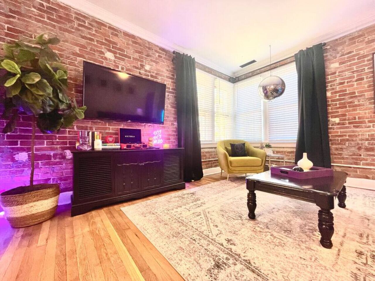 TV, fireplace, stereo