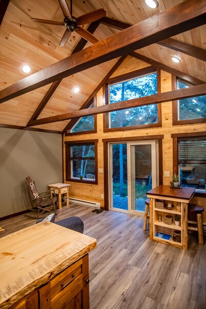 Mountain River Log Cabin on Otter Creek Scenic Natural Soaking Pool