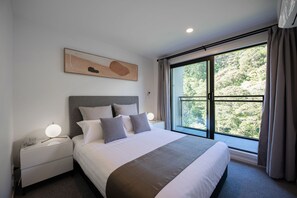 Departamento Premier, 1 habitación | Espacio para trabajar con laptop, cortinas blackout y insonorización