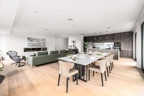 Three Bedroom Penthouse Apartment | Living area - Sunrise Garden Suites (Auckland)