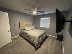 2 bedrooms, WiFi, bed sheets - Sweet Little Paradise - Short Term / Long Term Renting   (Phoenix)