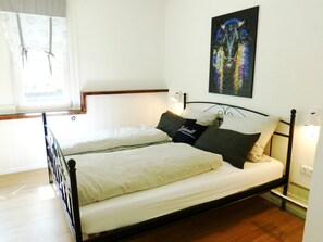 2 bedrooms, in-room safe, travel cot, free WiFi