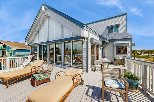 Fun Family Retreat W/ Fast WiFi, Canal Access, Large Deck, & More - Dogs Welcome