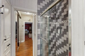 Hair dryer, towels - Fun Family Retreat W/ Fast WiFi, Canal Access, Large Deck, & More - Dogs Welcome (Tiki Island)