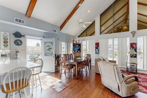Interior - Fun Family Retreat W/ Fast WiFi, Canal Access, Large Deck, & More - Dogs Welcome (Tiki Island)