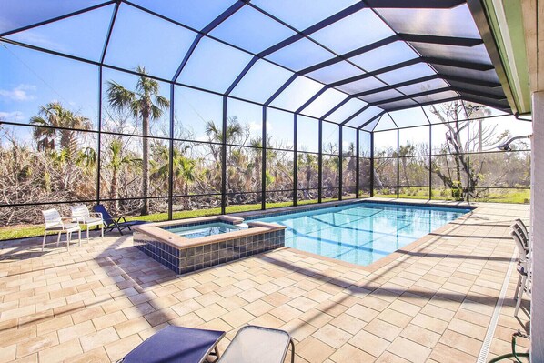 A heated pool - Sea Bell Home - Short walk to Bowman`s Beach. Spacious vacation rental home (Sanibel)