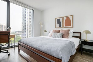 Strykjärn/strykbräda, wi-fi och sängkläder