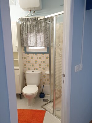 Shower, towels