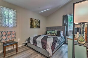 2 bedrooms, desk, iron/ironing board, Internet