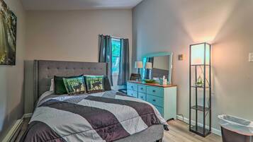 2 bedrooms, desk, iron/ironing board, internet