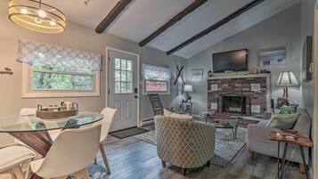 TV, fireplace