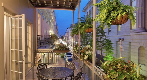 屋外ダイニングエリア