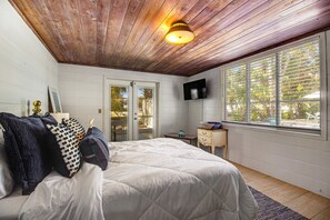 3 bedrooms, iron/ironing board, Internet, bed sheets