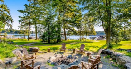 Newly-built condo on Duck Lake with decks, private dock, & firepit
