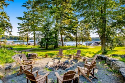 Newly-built condo on Duck Lake with decks, private dock, & firepit