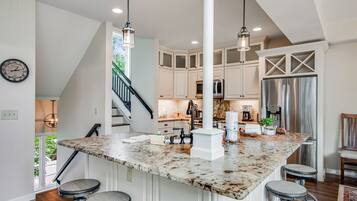 冰箱、微波炉、烤箱、炉灶