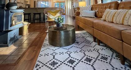 Happy Lake Chalet Near Big Trees & Skiing, Dogs OK! Fast WI-FI