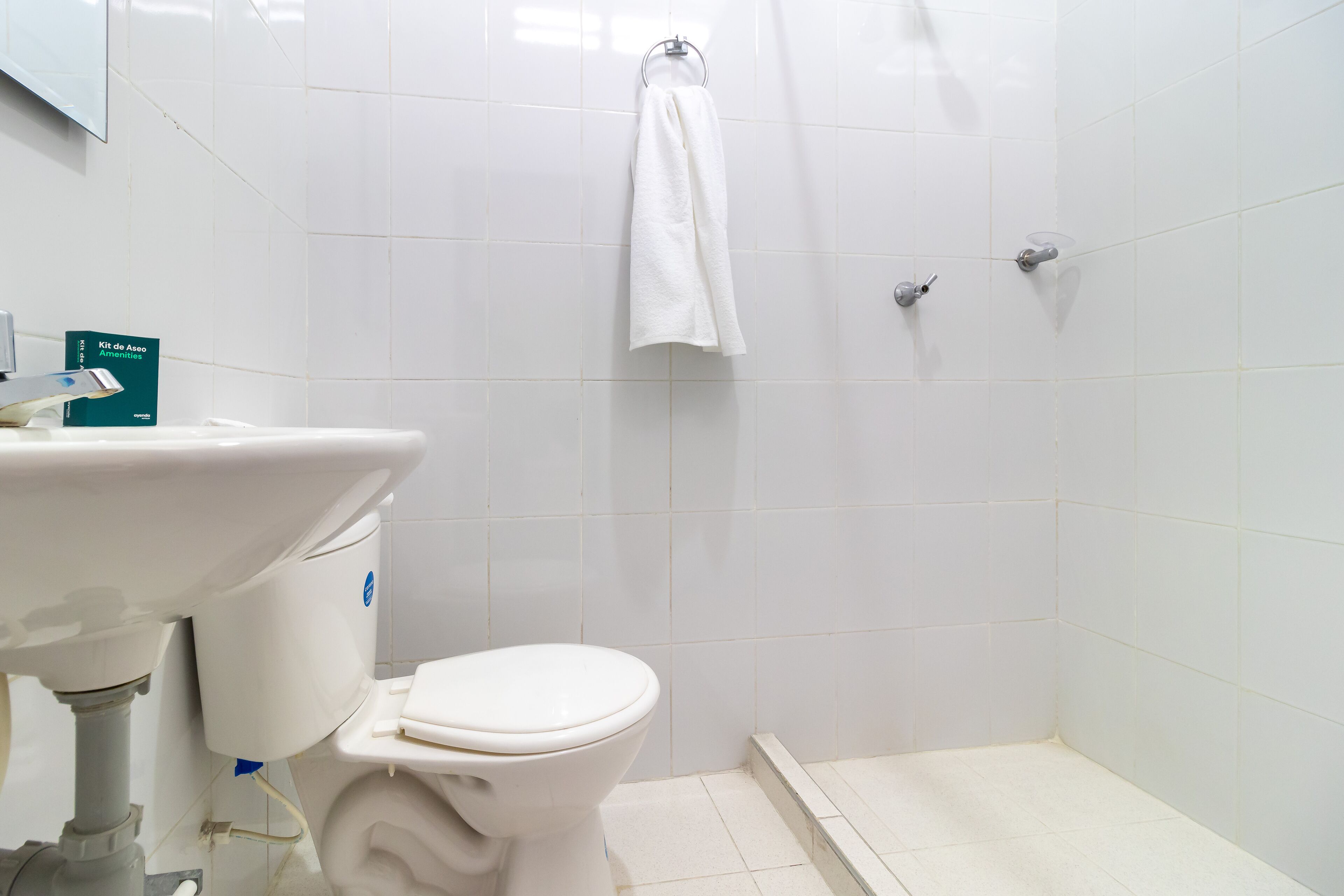 standard quadruple room | bathroom | shower, free toiletries, towels, soap