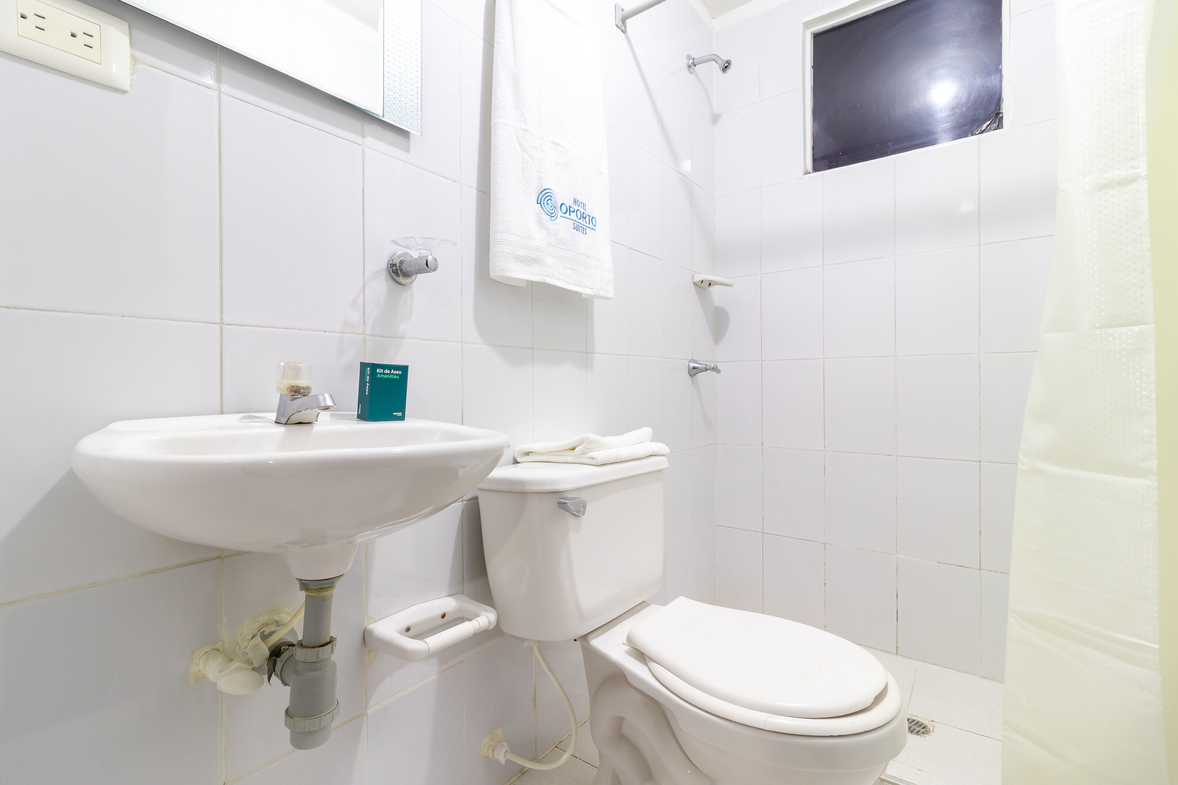 single room | bathroom | shower, free toiletries, towels, soap