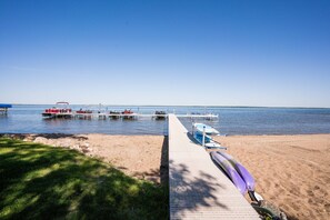 På stranden