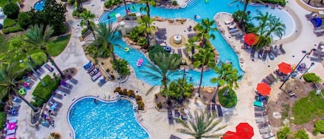 Inomhuspool och utomhuspool